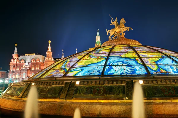 Glass cupola crowned by a statue of Saint George at the Manege S — Stock Photo, Image