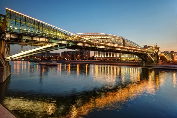 Bogdan Chmelnickij bridge v noci v Moskvě — Stock fotografie