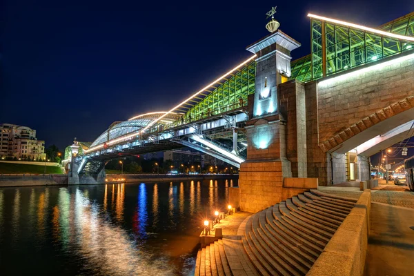 Ponte de Bogdan Khmelnitsky à noite em Moscou — Fotografia de Stock