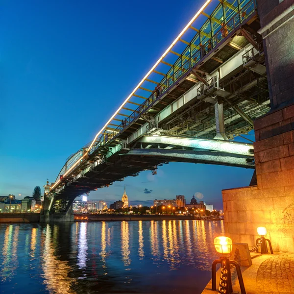 Pont Bogdan Khmelnitsky la nuit à Moscou — Photo