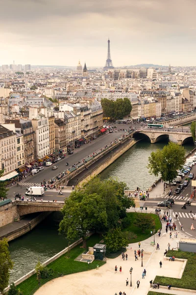 Париж с Эйфелевой башней — стоковое фото