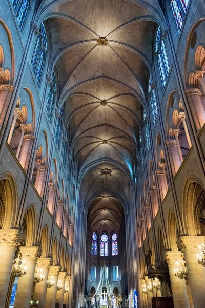 Wnętrze katedry notre dame de paris — Zdjęcie stockowe