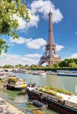 seine Nehri Eyfel Kulesi'nden görünümünü.