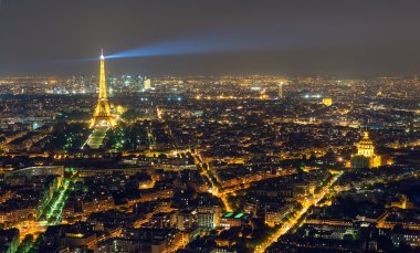 Eyfel Kulesi Paris görünümü