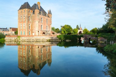 Fransa loire Valley Gölü üzerinde kale