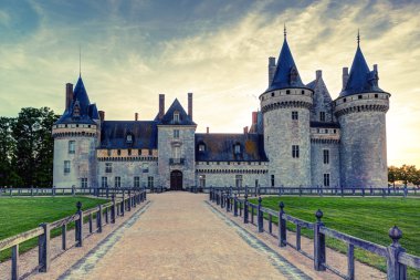 sully-sur-loire gün batımında, Fransa chateau.