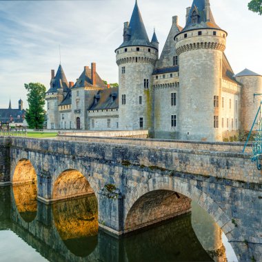 sully-sur-loire gün batımında, Fransa chateau