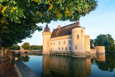 sully-sur-loire gün batımında, Fransa chateau