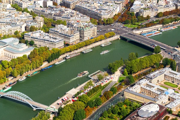 Blick vom Eiffelturm auf Paris — Stockfoto