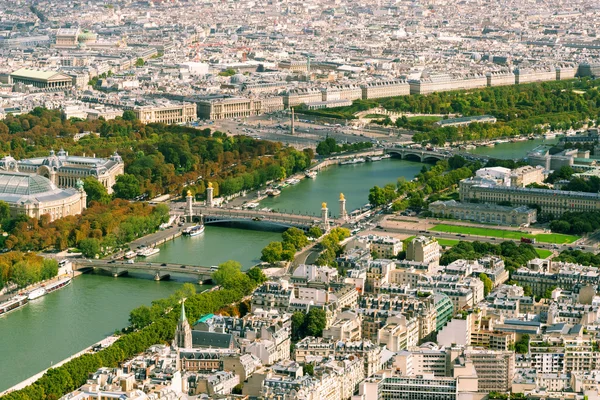 Uitzicht op Parijs vanaf de Eiffeltoren — Stockfoto