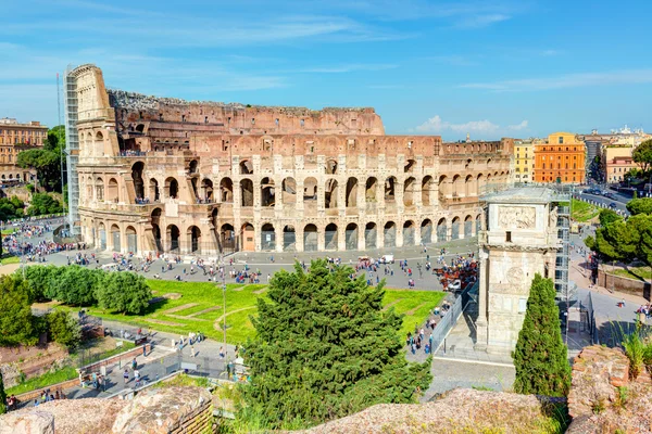 Koloseum (Koloseum) v Římě — Stock fotografie
