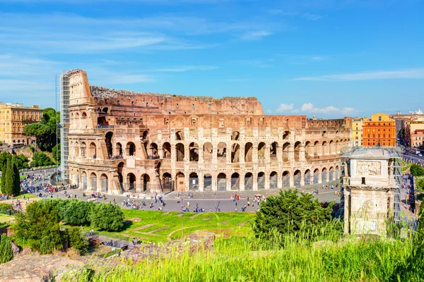 Колизей (Колизей) в Риме — стоковое фото