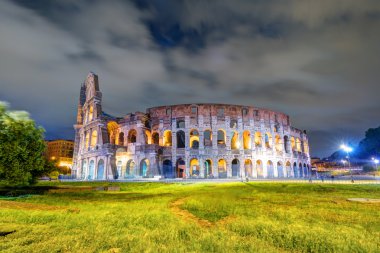 Colosseum (coliseum)-gece Roma'da