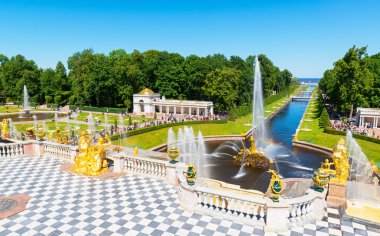 Peterhof Grand art arda sıralı. Saint Petersburg