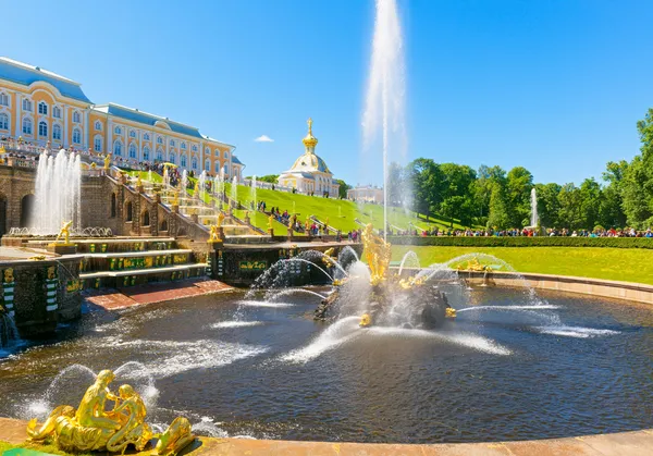 Μεγάλο καταρράκτη και Σαμψών κρήνη στο Peterhof Palace, Άγιος Pet — Φωτογραφία Αρχείου