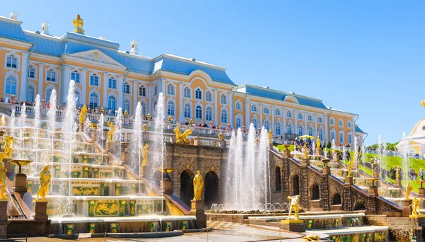 Wielka kaskada w Peterhof Palace, Sankt Petersburg — Zdjęcie stockowe