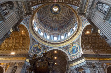 Roma'daki Aziz Petrus Bazilikası'nın iç