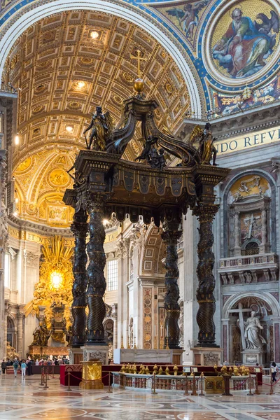 Innenraum der Petersbasilika in Rom — Stockfoto