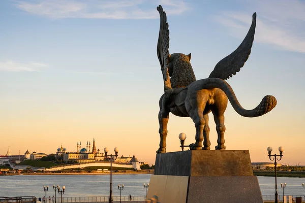 Kasan Russland Juni 2021 Statue Eines Geflügelten Leoparden Hochzeitspalast Familienzentrum — Stockfoto