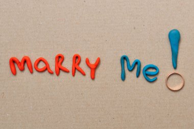 Benimle evlenip Sevgililer günü ben seni