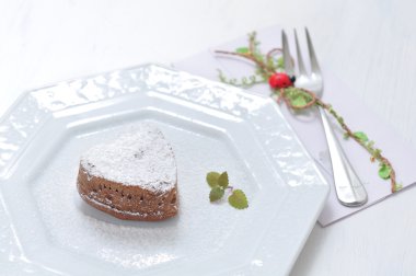 Sevgililer günü kalp şeklinde tatlı