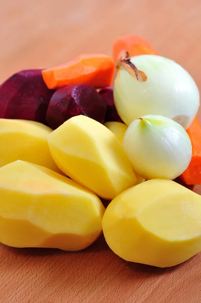 Warzywa (ziemniaki, marchew, buraki, cebula) — Zdjęcie stockowe