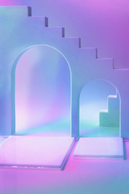 Holografik neon arkaplanda kare podyumları olan boş bir sahne 