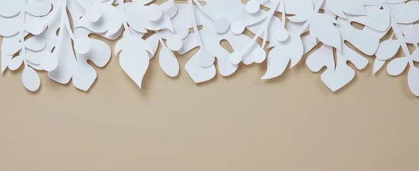 米色横幅与美丽的花白剪纸艺术 — 图库照片