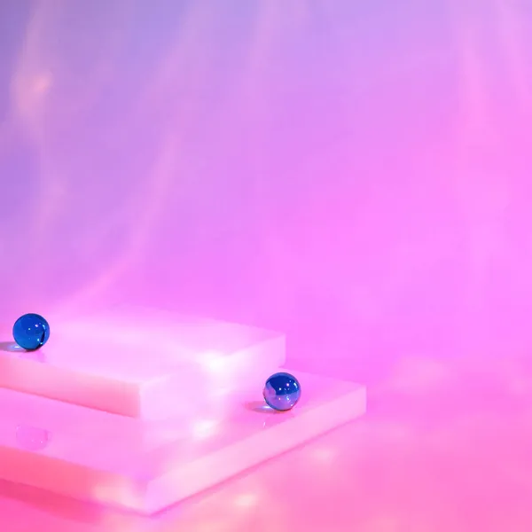 Cena vazia com pódio quadrado no fundo rosa holográfico — Fotografia de Stock