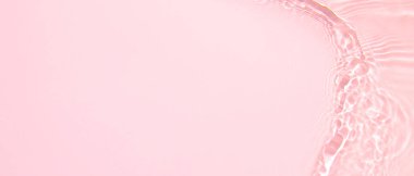 şeffaf pembe, berrak, durgun su yüzeyi dokusu 