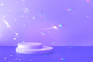 boş sahne ve mor arkaplanda kristal ışık parıltılarıyla daire şeklinde podyum