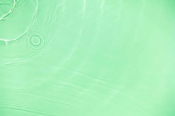 Transparent green colored clear calm water surface texture — Stock Photo, Image