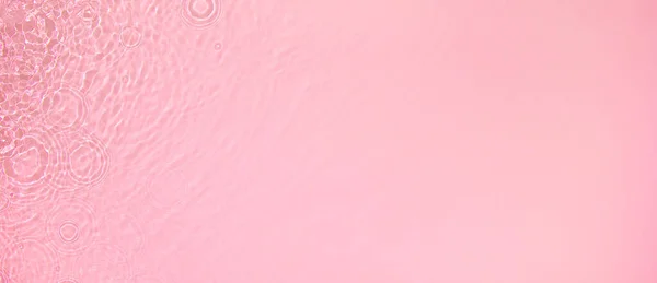 横幅背景透明粉色清澈水面纹理 — 图库照片