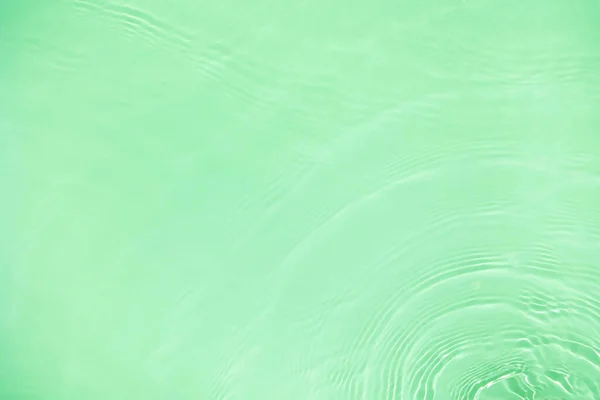 Transparentní zelená barva jasné klidné vody povrchu textury Stock Fotografie