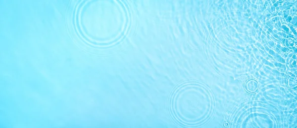 Transparent bleu clair texture de surface de l'eau calme — Photo