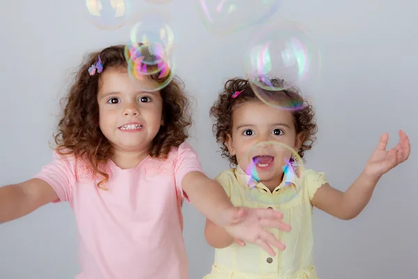 Дети играют пузыри Лицензионные Стоковые Фото