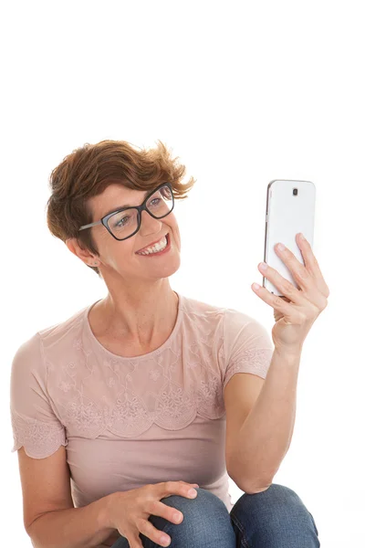 Femme prenant des photos avec téléphone appareil photo — Photo