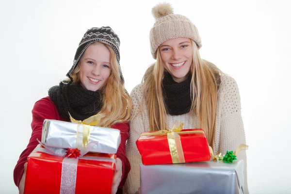 Підлітки з загорнутими подарунками на Різдво або вечірку Стокова Картинка