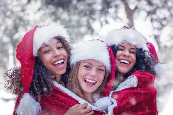 Diverse Gelukkig Groep Kerst Meisje Vrienden Glimlachen Hoeden Rechtenvrije Stockfoto's