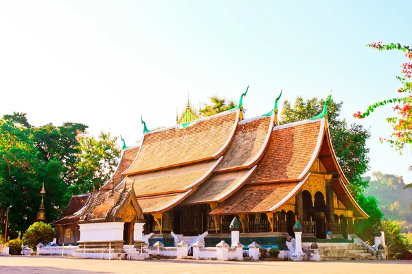 Laos tapınakta turizm — Stok fotoğraf