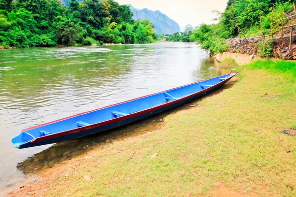 在老挝的木制船 — 图库照片