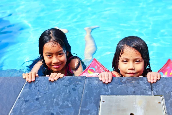 Smiling girls — ストック写真