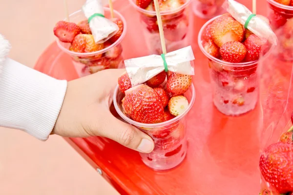 딸기 컵 — 스톡 사진