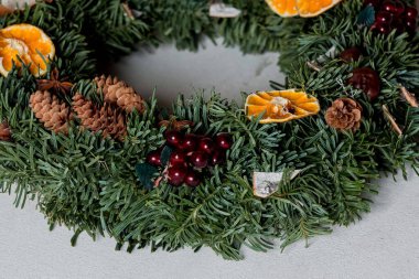 Yılbaşı çelengi. Duvar dekorasyonu