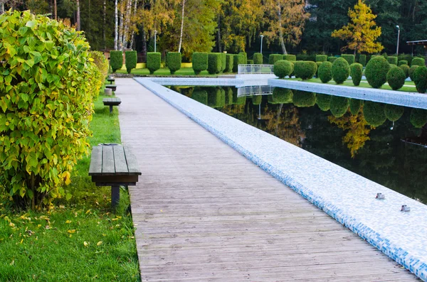 Schwimmbad im Herbst — Stockfoto