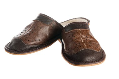 yalıtılmış bir adamın deri terlikler, beyaz