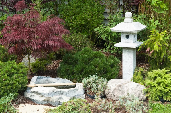 Hoek van de tuin in Japanse stijl — Stockfoto
