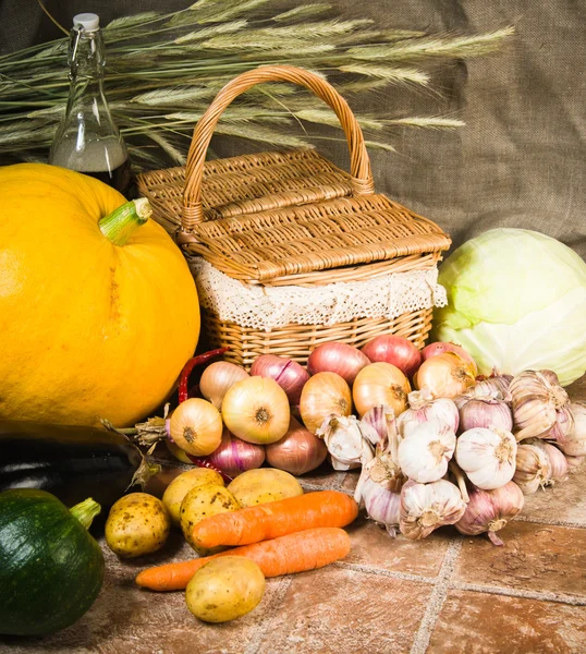 Still life with vegetables and a basket — Stock Photo, Image