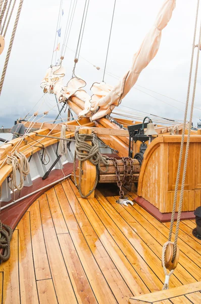 Close-up shot van touw. genomen op een scheepswerf. — Stockfoto