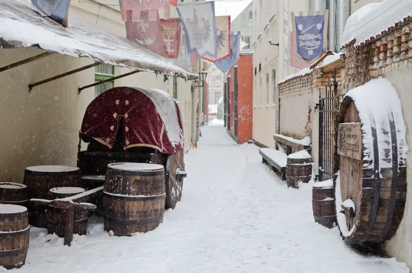 Street of Old Riga in snow day before Christmas — Stock Photo, Image